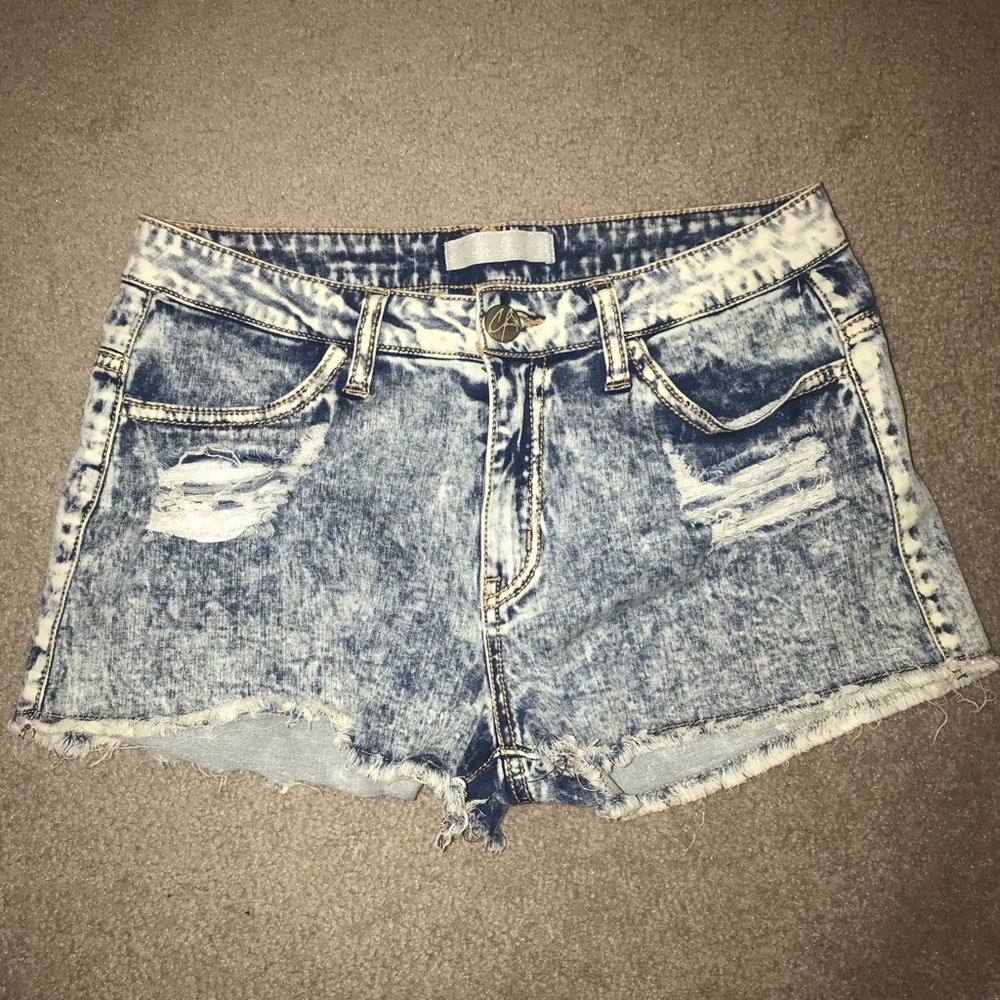 Acid wash distressed shorts
